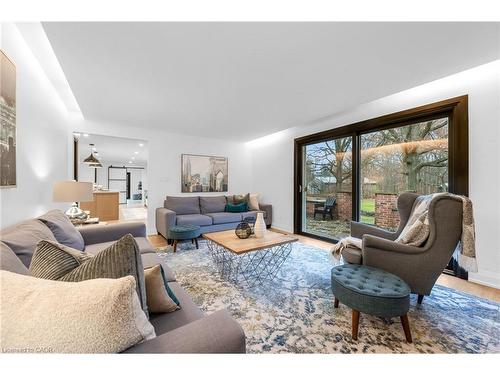 4344 No 1 Side Road, Burlington, ON - Indoor Photo Showing Living Room