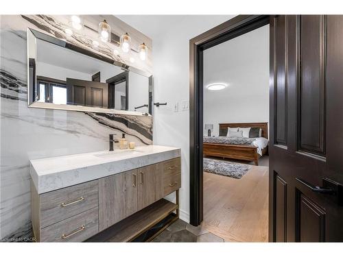 4344 No 1 Side Road, Burlington, ON - Indoor Photo Showing Bathroom