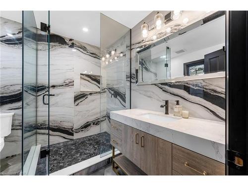 4344 No 1 Side Road, Burlington, ON - Indoor Photo Showing Bathroom