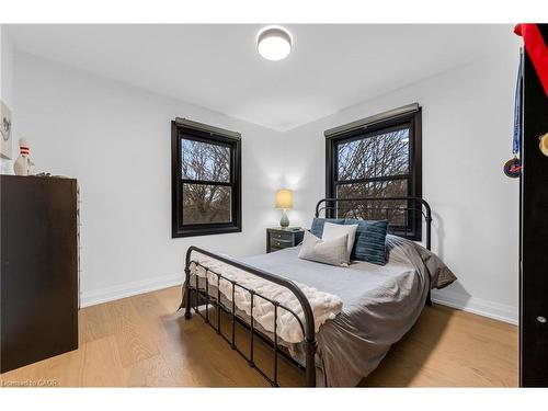 4344 No 1 Side Road, Burlington, ON - Indoor Photo Showing Bedroom