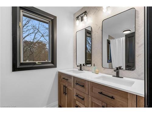 4344 No 1 Side Road, Burlington, ON - Indoor Photo Showing Bathroom