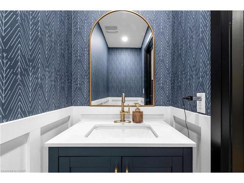 4344 No 1 Side Road, Burlington, ON - Indoor Photo Showing Bathroom