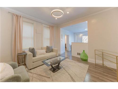 88 Wellington Street N, Kitchener, ON - Indoor Photo Showing Living Room