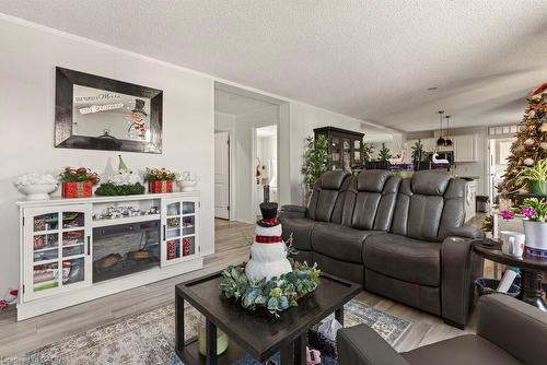 29 Hickory Hollow, Nanticoke, ON - Indoor Photo Showing Living Room