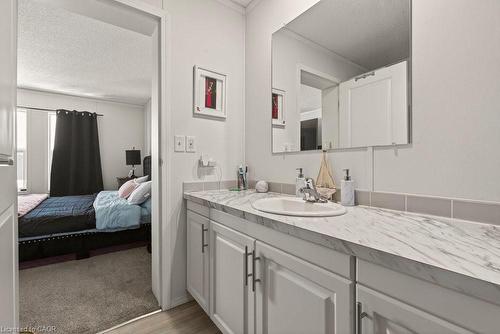 29 Hickory Hollow, Nanticoke, ON - Indoor Photo Showing Bathroom