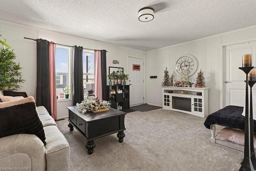 29 Hickory Hollow, Nanticoke, ON - Indoor Photo Showing Living Room