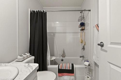 29 Hickory Hollow, Nanticoke, ON - Indoor Photo Showing Bathroom