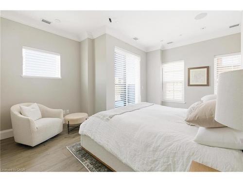 Th10-155 Caroline Street S, Waterloo, ON - Indoor Photo Showing Bedroom