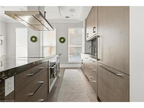 Th10-155 Caroline Street S, Waterloo, ON - Indoor Photo Showing Kitchen