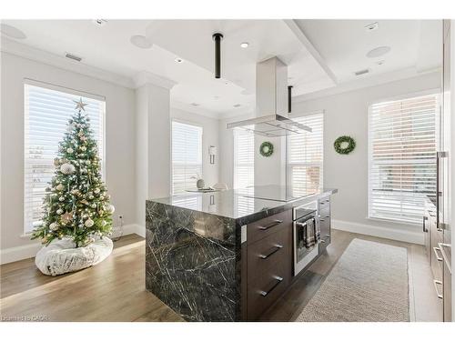Th10-155 Caroline Street S, Waterloo, ON - Indoor Photo Showing Kitchen With Upgraded Kitchen