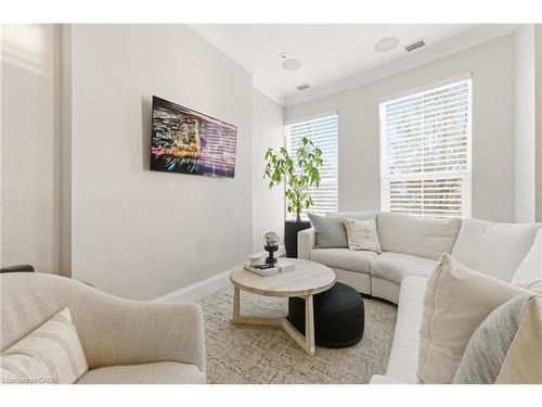 Th10-155 Caroline Street S, Waterloo, ON - Indoor Photo Showing Living Room