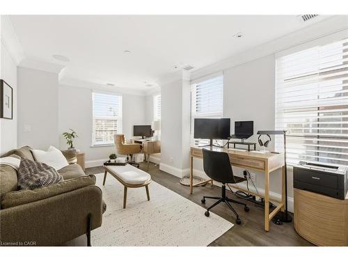 Th10-155 Caroline Street S, Waterloo, ON - Indoor