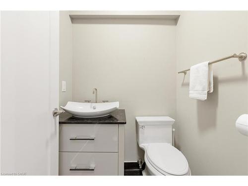 Th10-155 Caroline Street S, Waterloo, ON - Indoor Photo Showing Bathroom