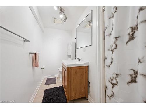 424 Benesfort Court, Kitchener, ON - Indoor Photo Showing Bathroom