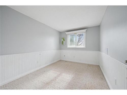 424 Benesfort Court, Kitchener, ON - Indoor Photo Showing Other Room