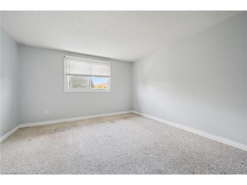 424 Benesfort Court, Kitchener, ON - Indoor Photo Showing Other Room