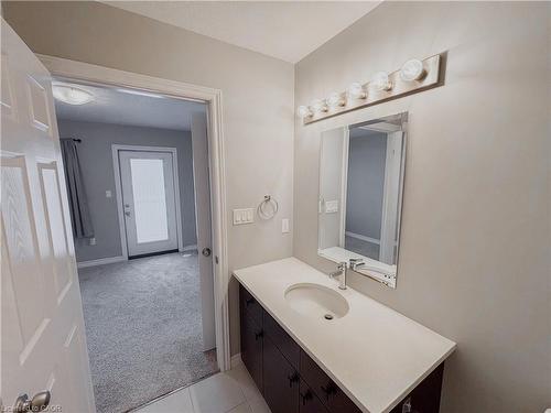 96 Oat Lane, Kitchener, ON - Indoor Photo Showing Bathroom