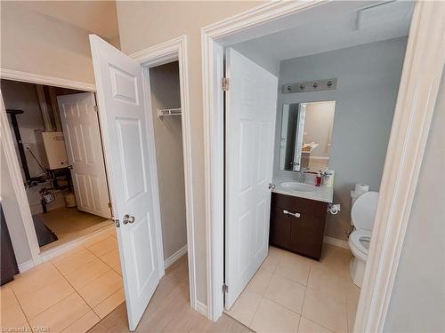 96 Oat Lane, Kitchener, ON - Indoor Photo Showing Bathroom