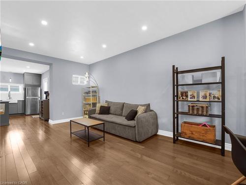 114 Burton Street, Hamilton, ON - Indoor Photo Showing Living Room
