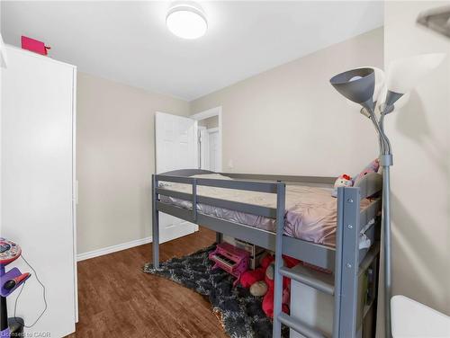 114 Burton Street, Hamilton, ON - Indoor Photo Showing Bedroom