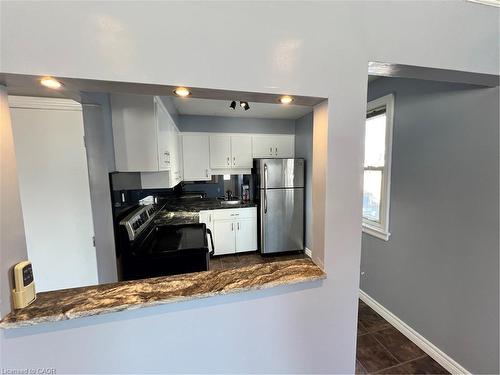 306 East 22Nd Street, Hamilton, ON - Indoor Photo Showing Kitchen