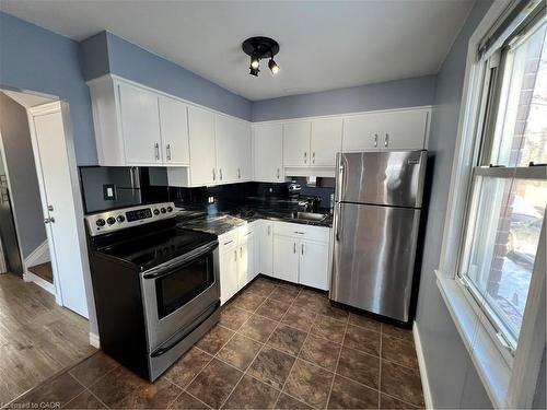 306 East 22Nd Street, Hamilton, ON - Indoor Photo Showing Kitchen
