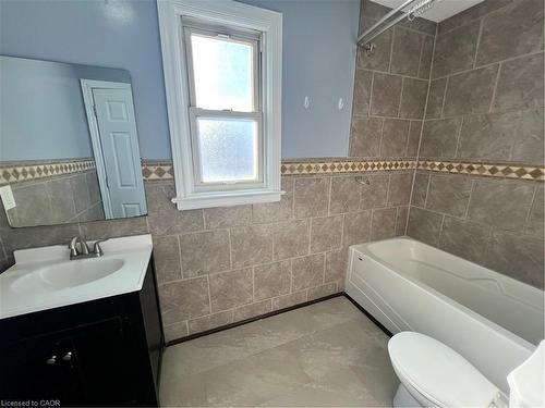306 East 22Nd Street, Hamilton, ON - Indoor Photo Showing Bathroom
