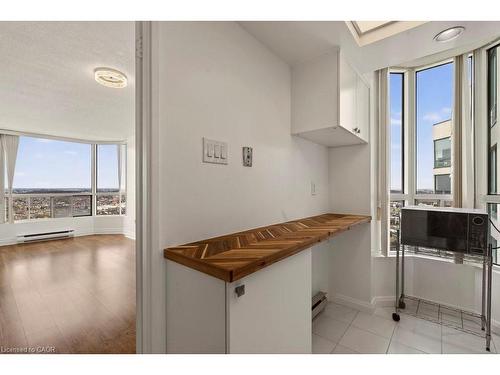 2212-4470 Tucana Court, Mississauga, ON - Indoor Photo Showing Other Room