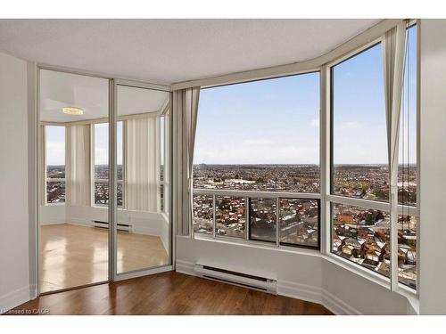 2212-4470 Tucana Court, Mississauga, ON - Indoor