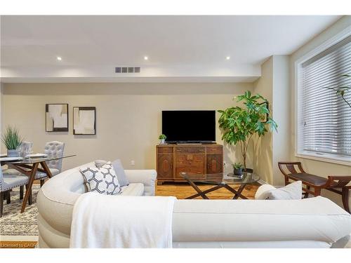 232 Wellington Street N, Hamilton, ON - Indoor Photo Showing Living Room
