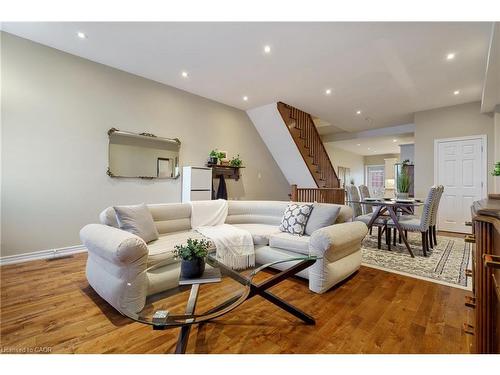 232 Wellington Street N, Hamilton, ON - Indoor Photo Showing Living Room