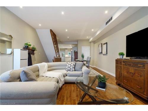 232 Wellington Street N, Hamilton, ON - Indoor Photo Showing Living Room