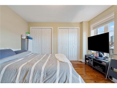 232 Wellington Street N, Hamilton, ON - Indoor Photo Showing Bedroom