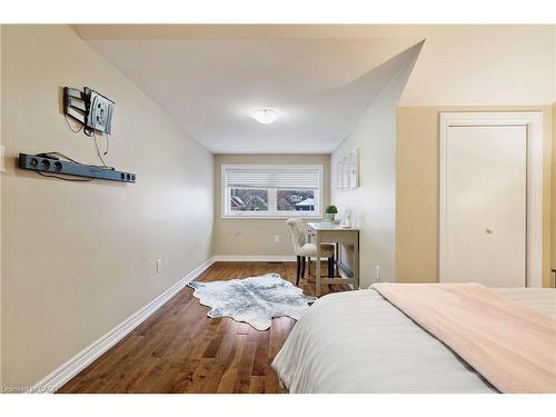 232 Wellington Street N, Hamilton, ON - Indoor Photo Showing Bedroom