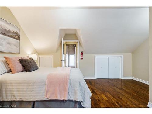 232 Wellington Street N, Hamilton, ON - Indoor Photo Showing Bedroom