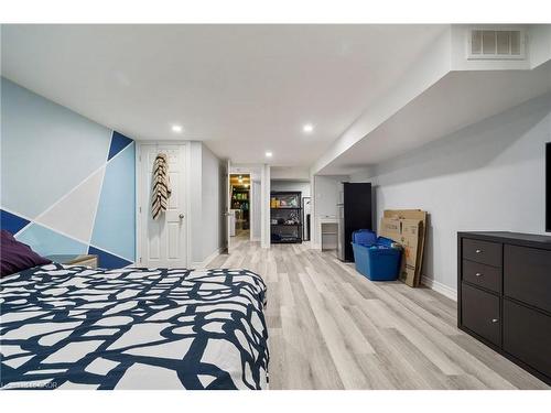 232 Wellington Street N, Hamilton, ON - Indoor Photo Showing Bedroom