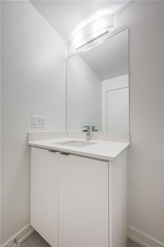 2203-55 Duke Street, Kitchener, ON - Indoor Photo Showing Bathroom
