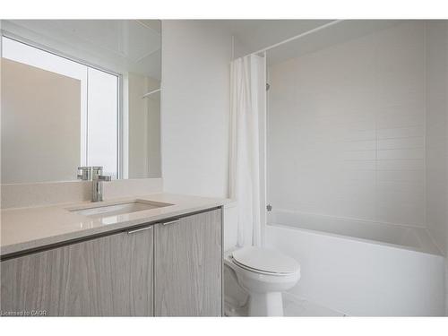 2203-55 Duke Street, Kitchener, ON - Indoor Photo Showing Bathroom