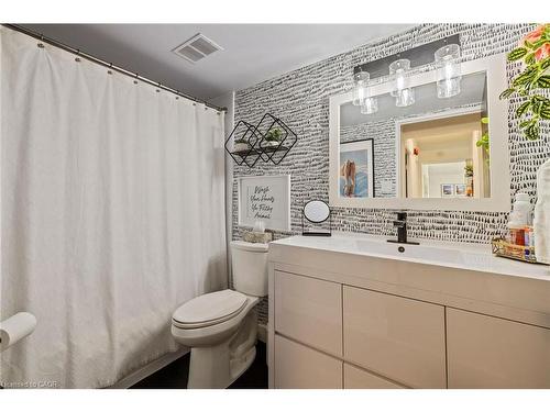 901-700 Dynes Road, Burlington, ON - Indoor Photo Showing Bathroom