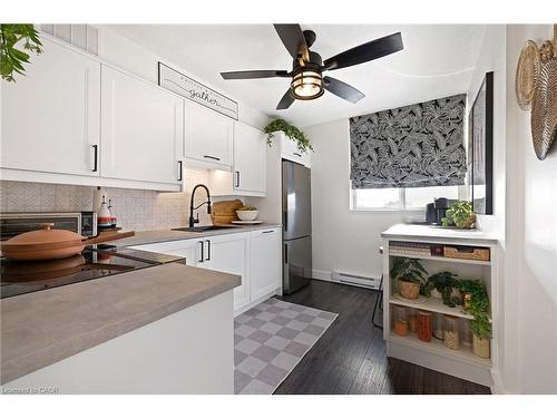 901-700 Dynes Road, Burlington, ON - Indoor Photo Showing Kitchen With Upgraded Kitchen