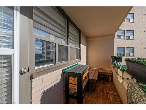 901-700 Dynes Road, Burlington, ON - Outdoor With Exterior