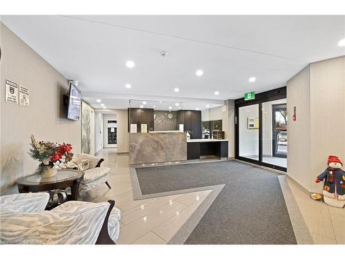 901-700 Dynes Road, Burlington, ON - Indoor Photo Showing Other Room