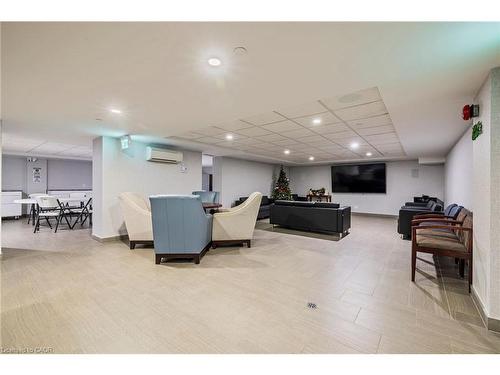 901-700 Dynes Road, Burlington, ON - Indoor Photo Showing Other Room