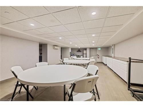 901-700 Dynes Road, Burlington, ON - Indoor