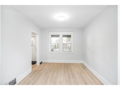 8 Leeds Street, Hamilton, ON - Indoor Photo Showing Other Room
