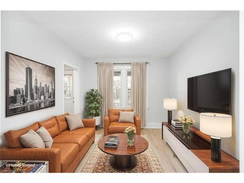 8 Leeds Street, Hamilton, ON - Indoor Photo Showing Living Room