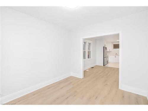 8 Leeds Street, Hamilton, ON - Indoor Photo Showing Other Room