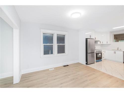8 Leeds Street, Hamilton, ON - Indoor Photo Showing Kitchen