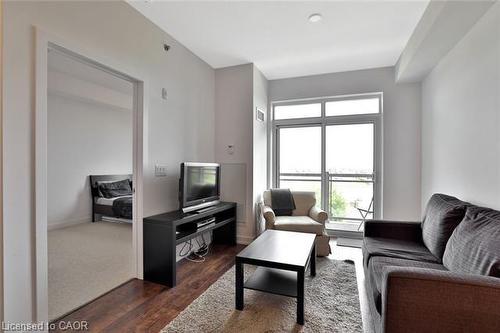 513-2486 Old Bronte Road, Oakville, ON - Indoor Photo Showing Living Room