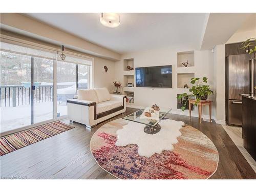 90-635 Saginaw Parkway, Cambridge, ON - Indoor Photo Showing Living Room